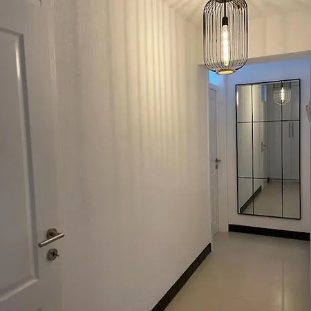 Lovely 2 Bedroom Τούζλα