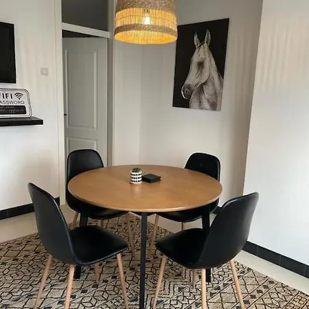 Lovely 2 Bedroom Διαμέρισμα