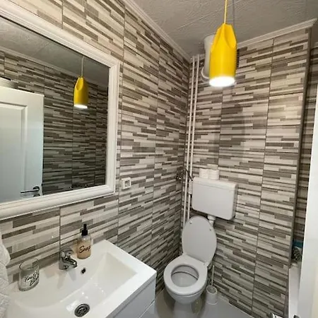 Διαμέρισμα Lovely 2 Bedroom Τούζλα