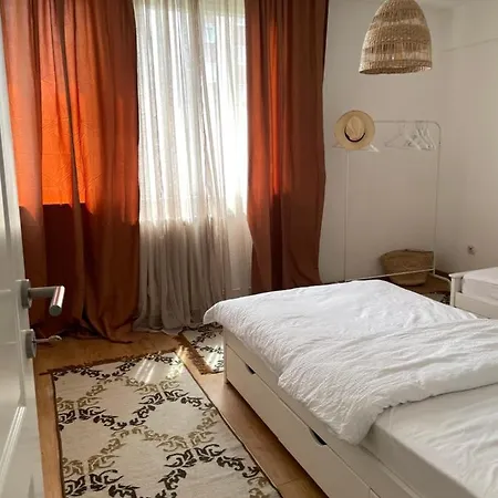 Διαμέρισμα Lovely 2 Bedroom *