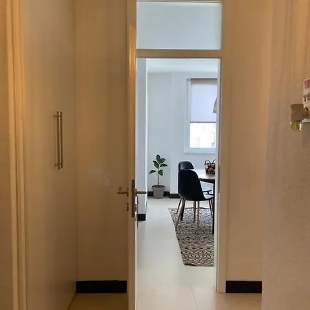 Lovely 2 Bedroom Διαμέρισμα Τούζλα