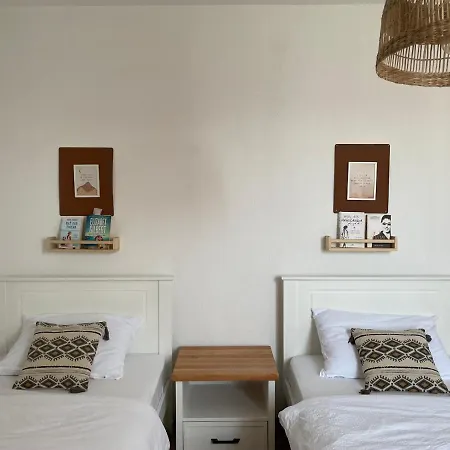 Lovely 2 Bedroom Τούζλα