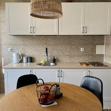 Lovely 2 Bedroom *