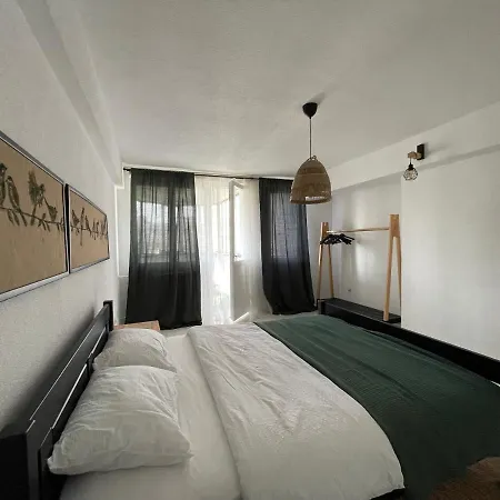 Lovely 2 Bedroom Τούζλα